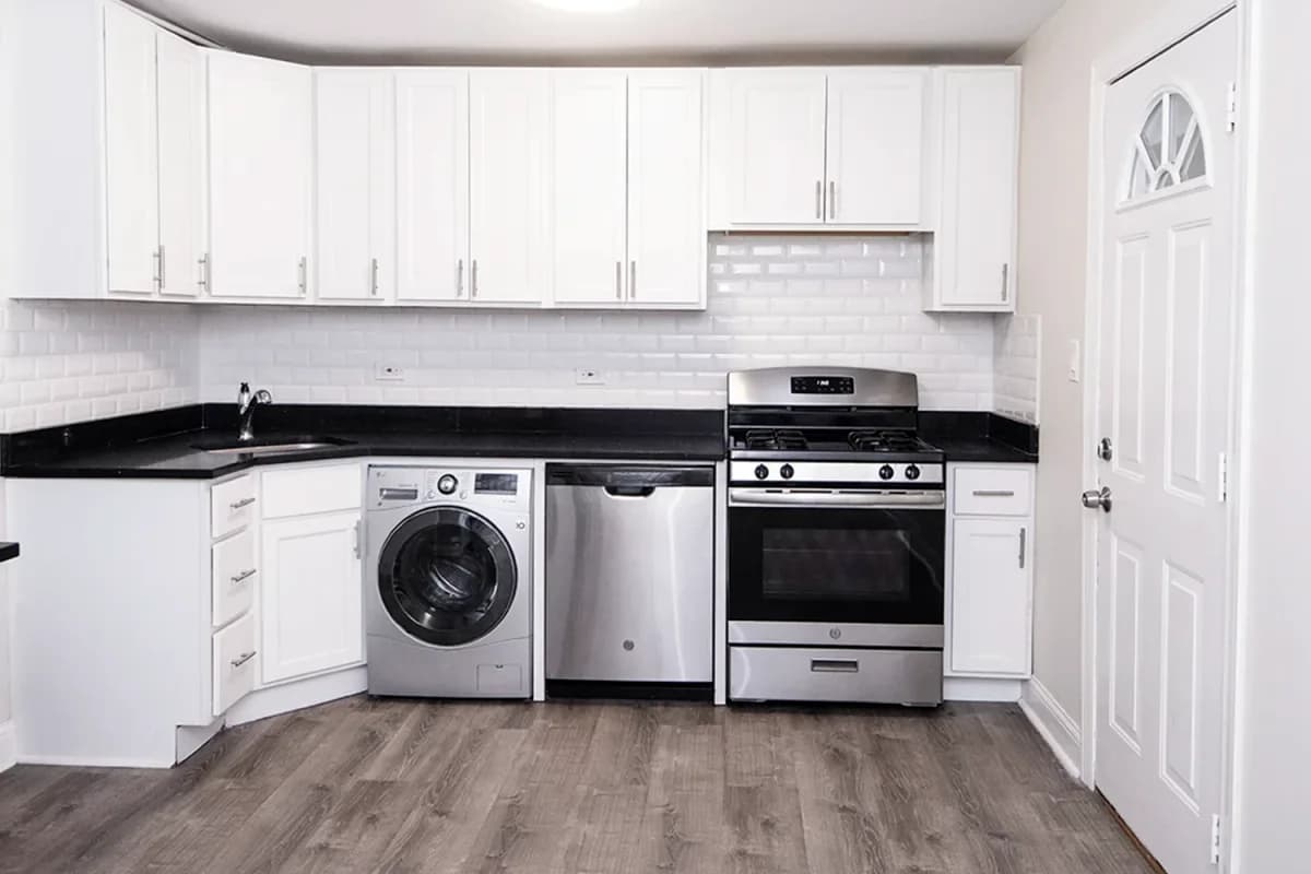 312-320 Lee St, Apt gdn — photo 1