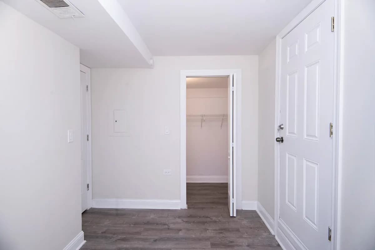 312-320 Lee St, Apt gdn — photo 5