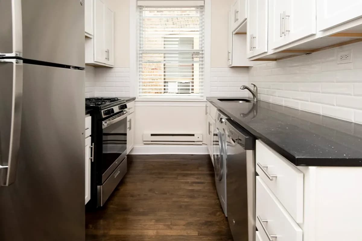 325-31 Kedzie St, Apt 1 — photo 1