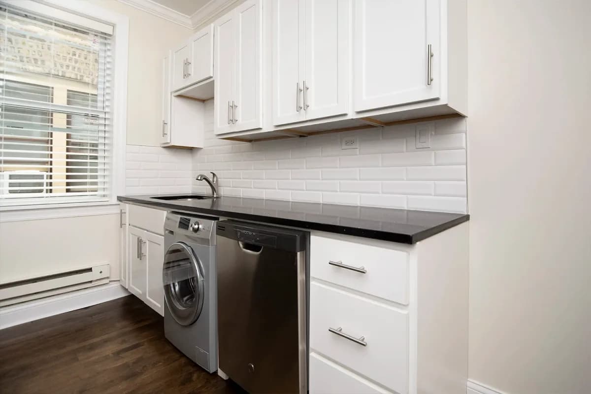 325-31 Kedzie St, Apt 3 — photo 2