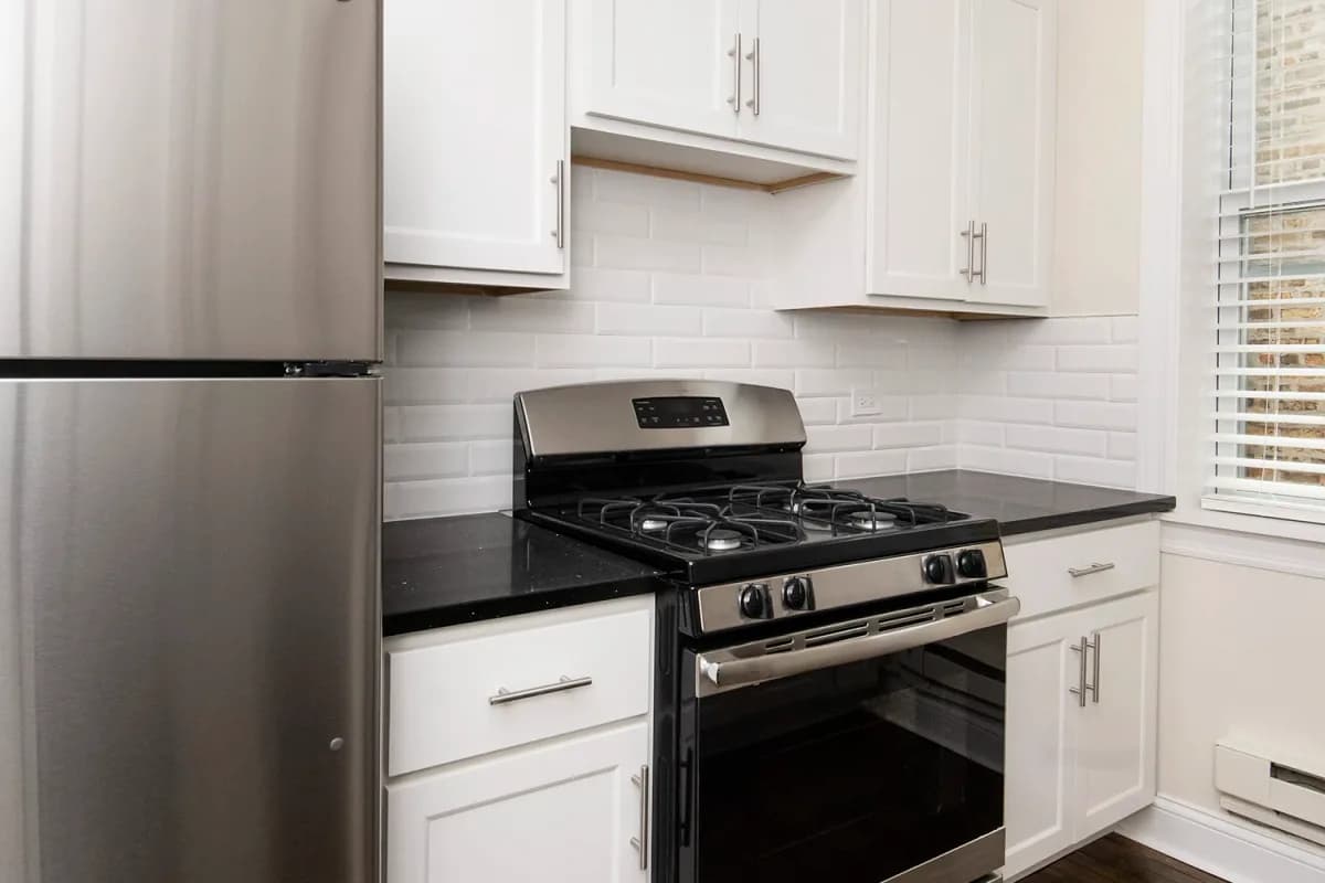 325-31 Kedzie St, Apt 3 — photo 3