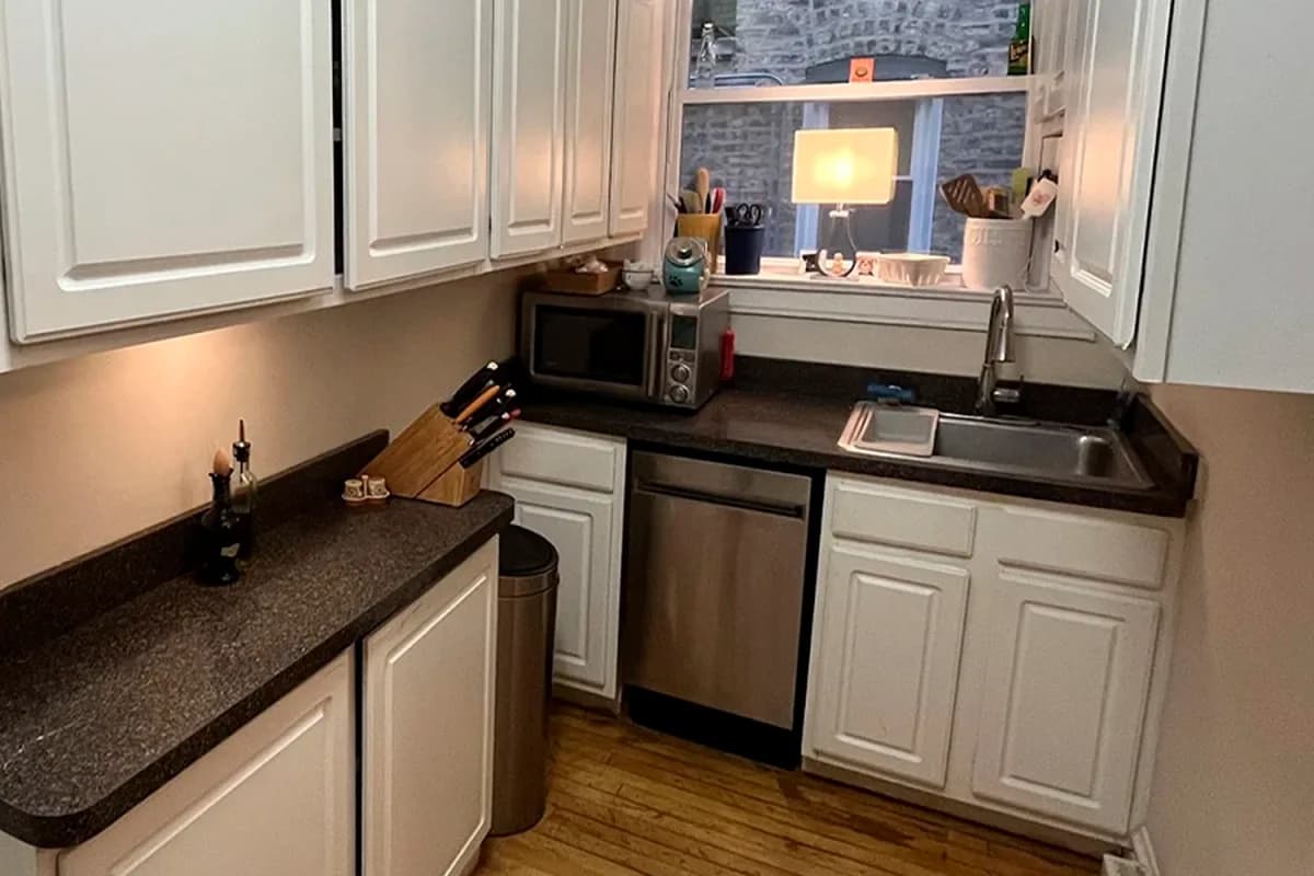 325-31 Kedzie St, Apt 1 — photo 1