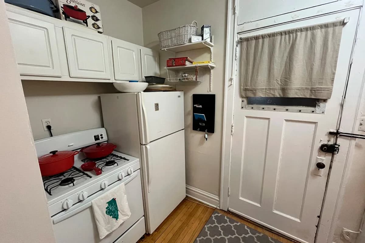 325-31 Kedzie St, Apt 1 — photo 2