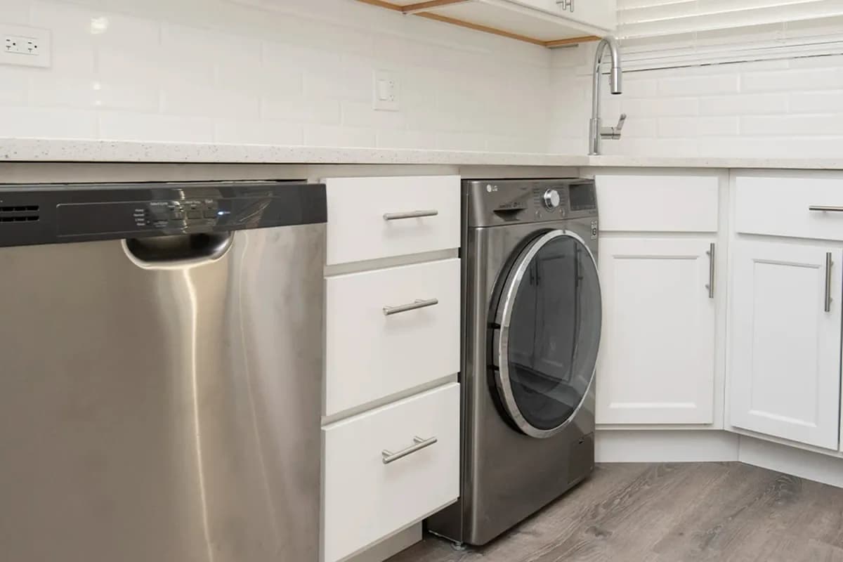 325-31 Kedzie St, Apt 2 — photo 1
