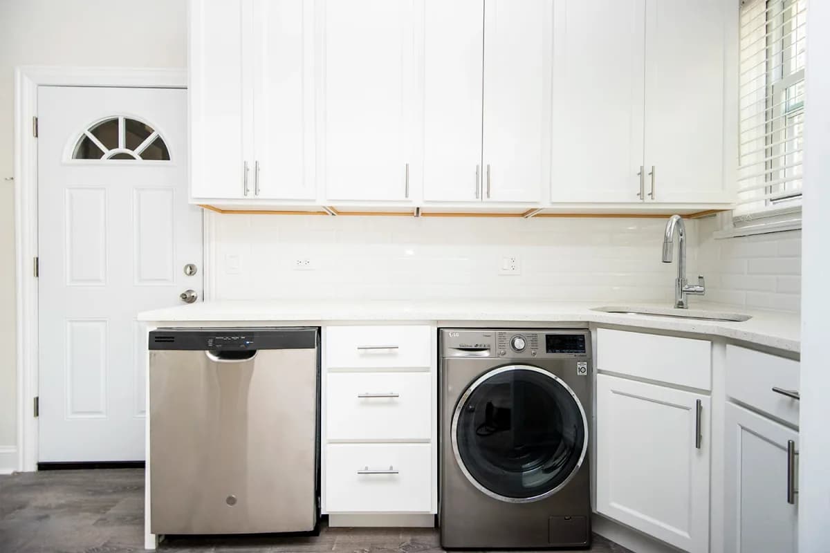 325-31 Kedzie St, Apt 2 — photo 2