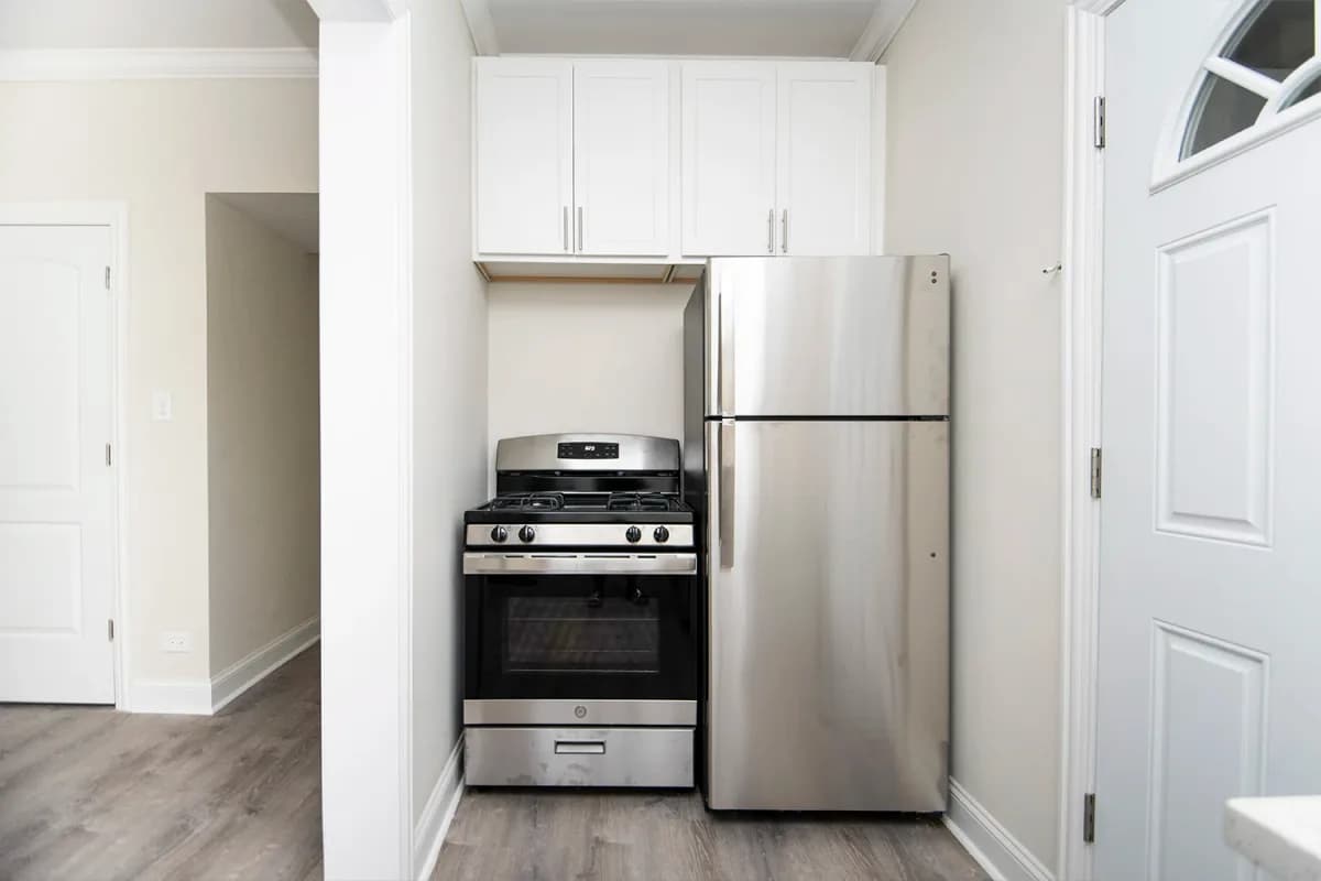 325-31 Kedzie St, Apt 2 — photo 3