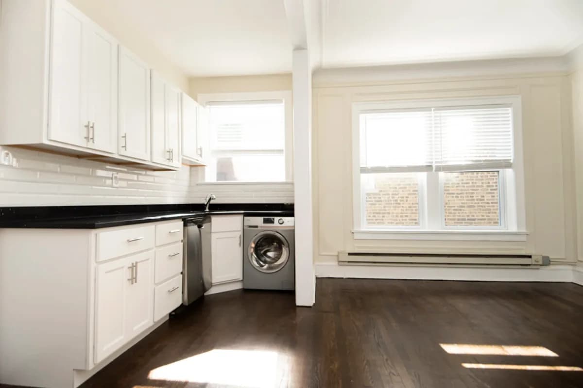 325-31 Kedzie St, Apt 3 — photo 4
