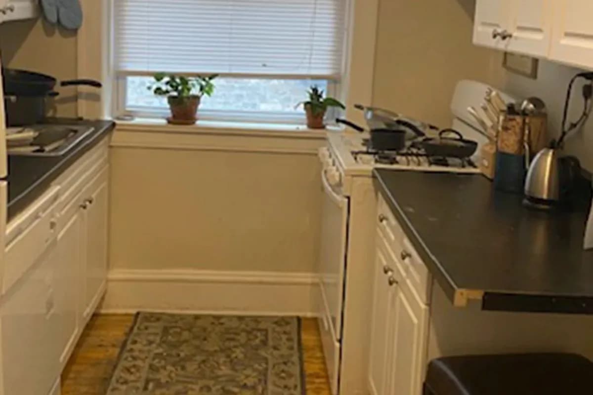 325-31 Kedzie St, Apt 2 — photo 1