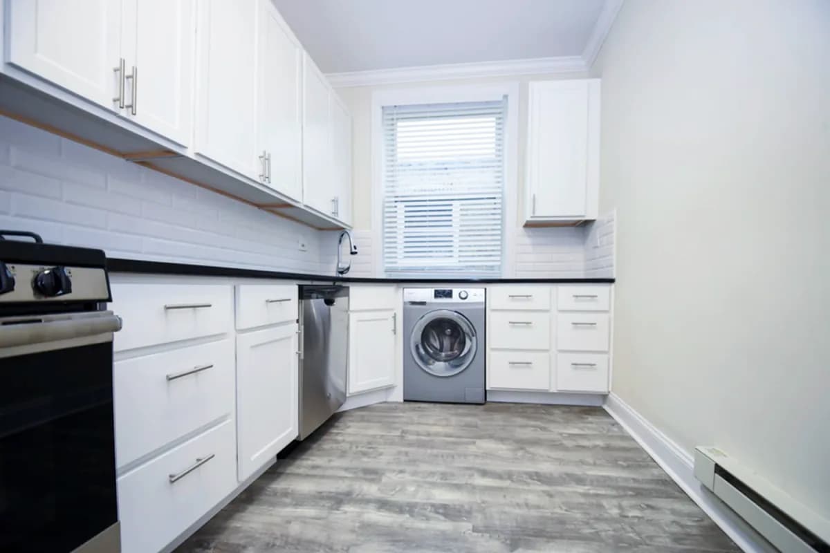 325-31 Kedzie St, Apt 3 — photo 2