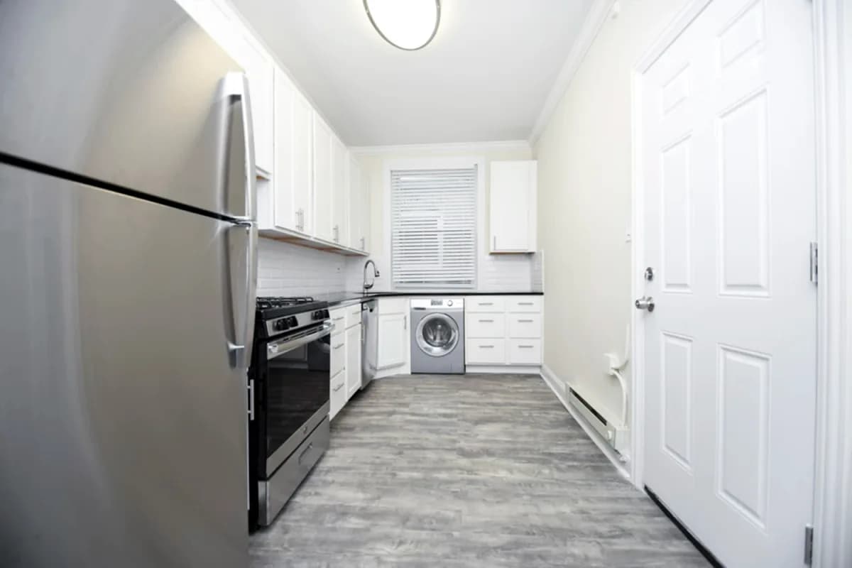 325-31 Kedzie St, Apt 3 — photo 3