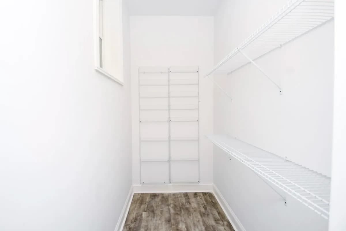 325-31 Kedzie St, Apt 3 — photo 4
