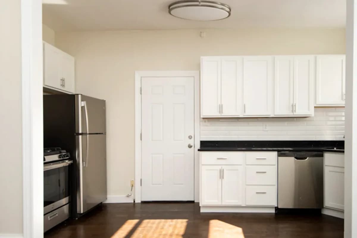 325-31 Kedzie St, Apt 1 — photo 1