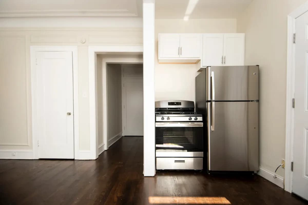 325-31 Kedzie St, Apt 1 — photo 3