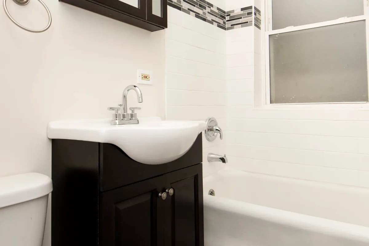 325-31 Kedzie St, Apt 1 — photo 4