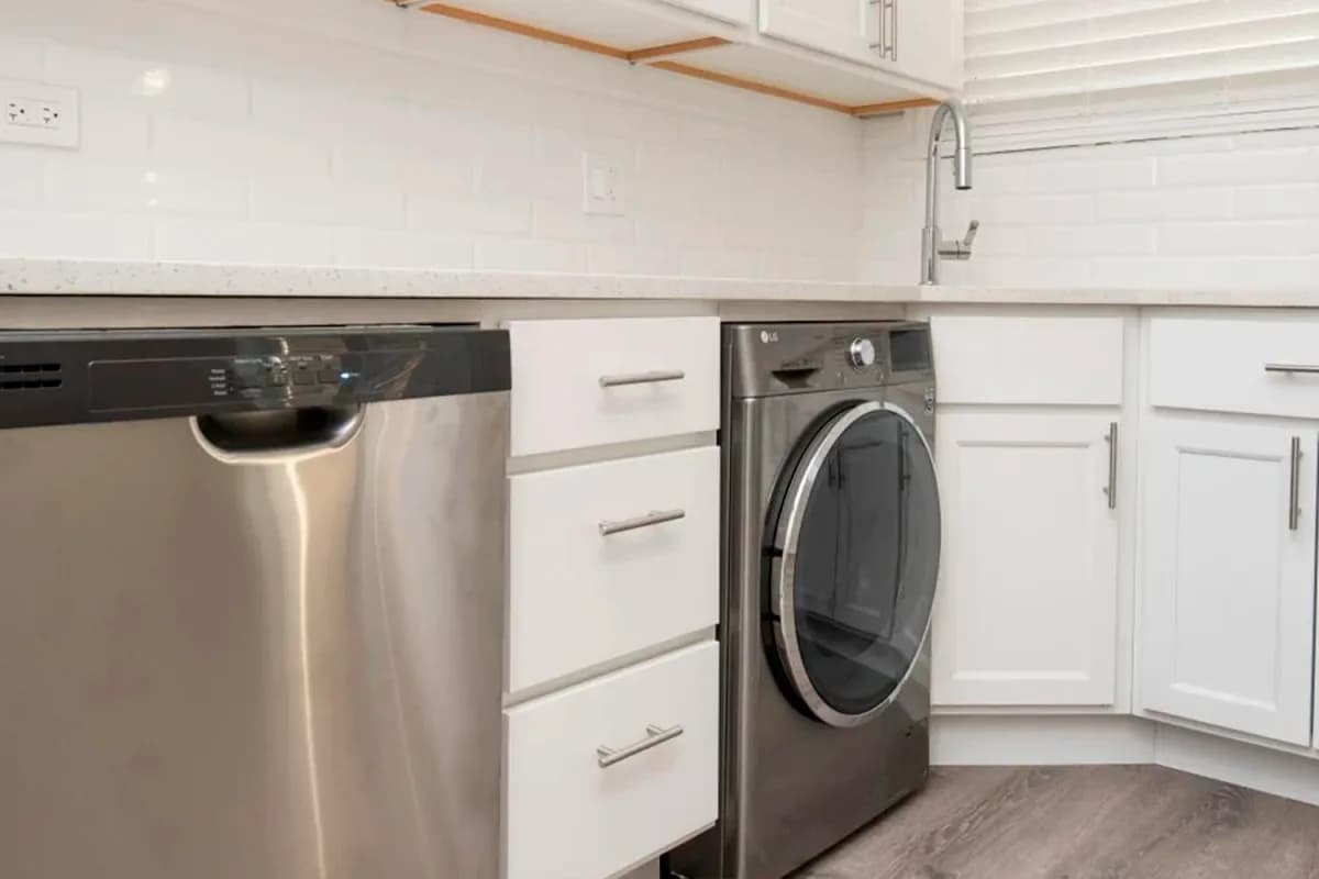 325-31 Kedzie St, Apt 1 — photo 1