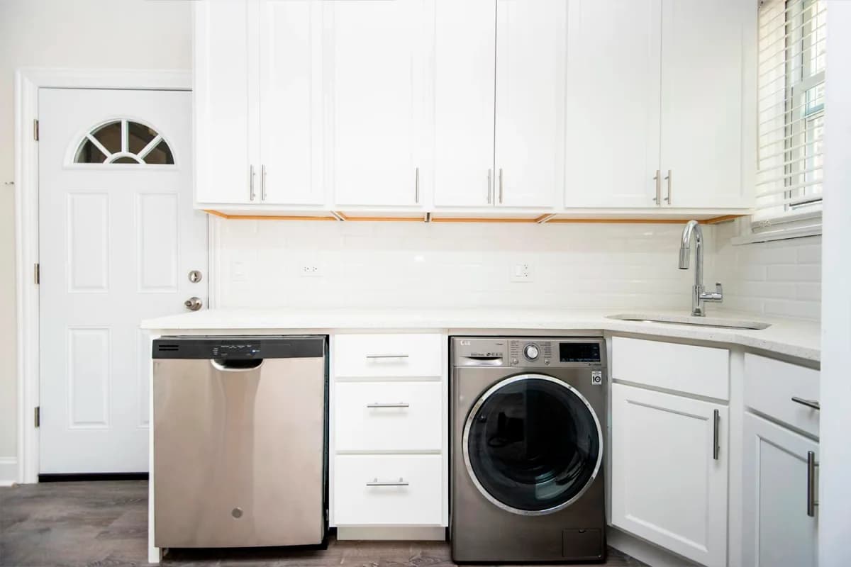 325-31 Kedzie St, Apt 1 — photo 2