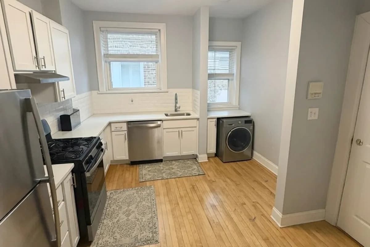 325-31 Kedzie St, Apt 2 — photo 2