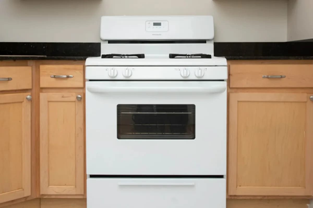 3323 N. Lakewood Ave, Apt 1 — gas range with overhead microwave