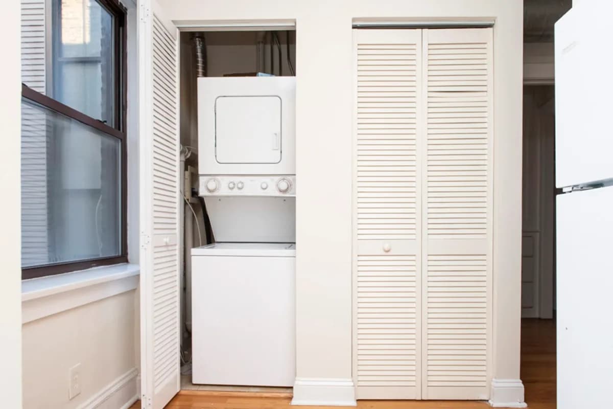 3323 N. Lakewood Ave, Apt 1 — in-unit stacked washer and dryer