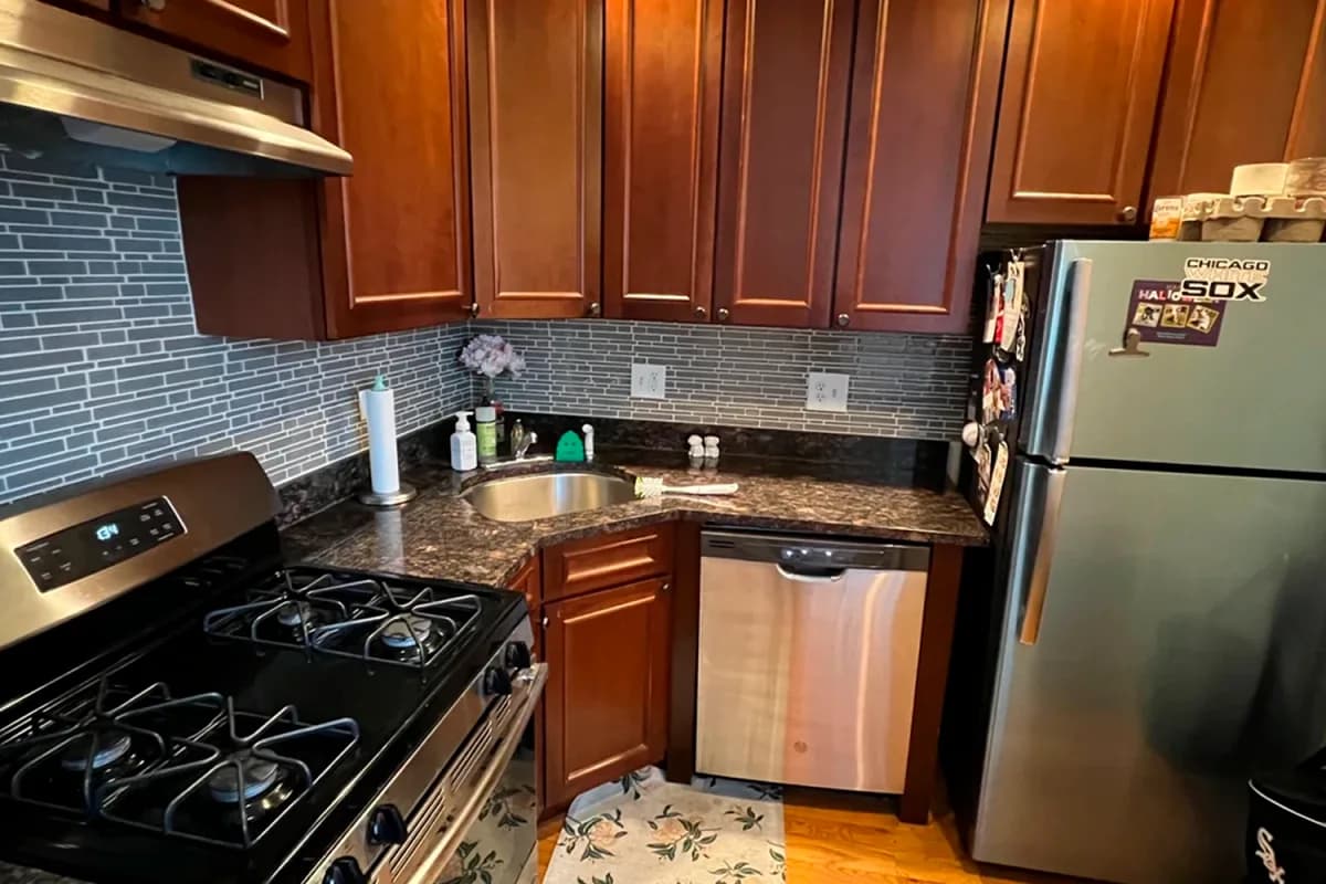 3323 N. Lakewood Ave, Apt 2 — photo 1