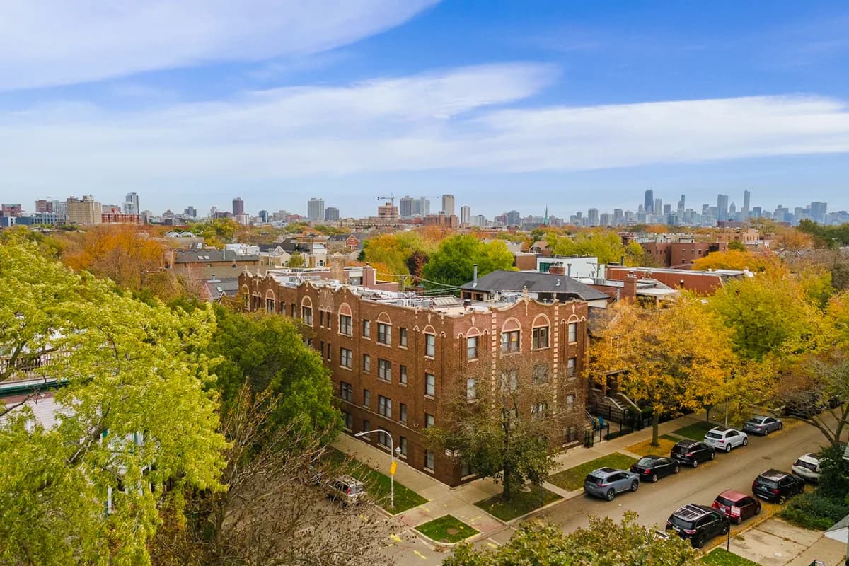 3323-25 N. Lakewood Ave apartment building