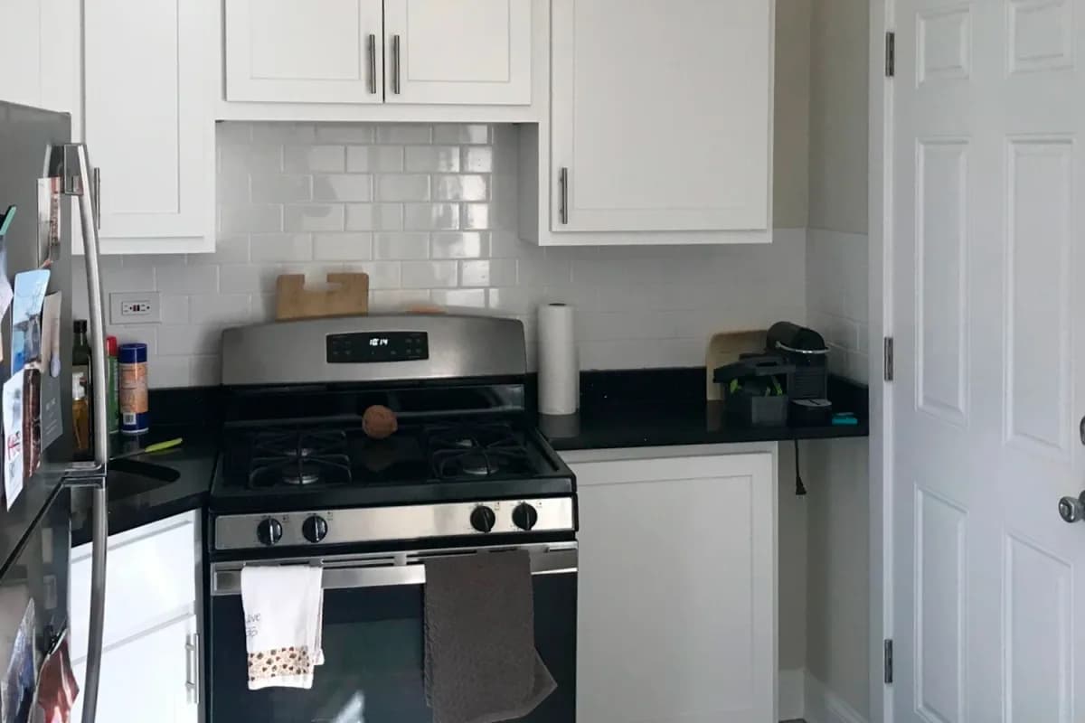 3323 N. Lakewood Ave, Apt 3 — photo 1