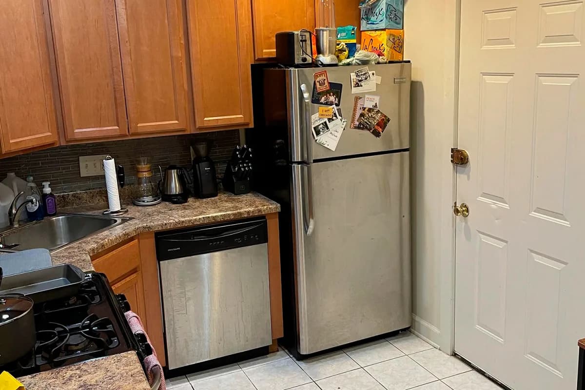 3323 N. Lakewood Ave, Apt G — refrigerator and laundry nook by the back door
