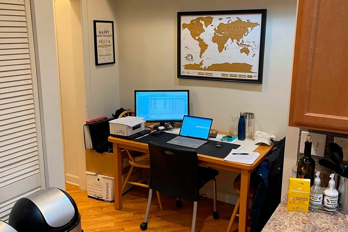 3323 N. Lakewood Ave, Apt G — home office nook with desk and dual monitors