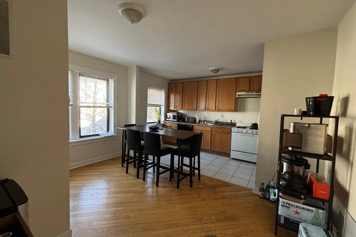 3325 N. Lakewood Ave, Apt 2 — open dining area adjoining the kitchen