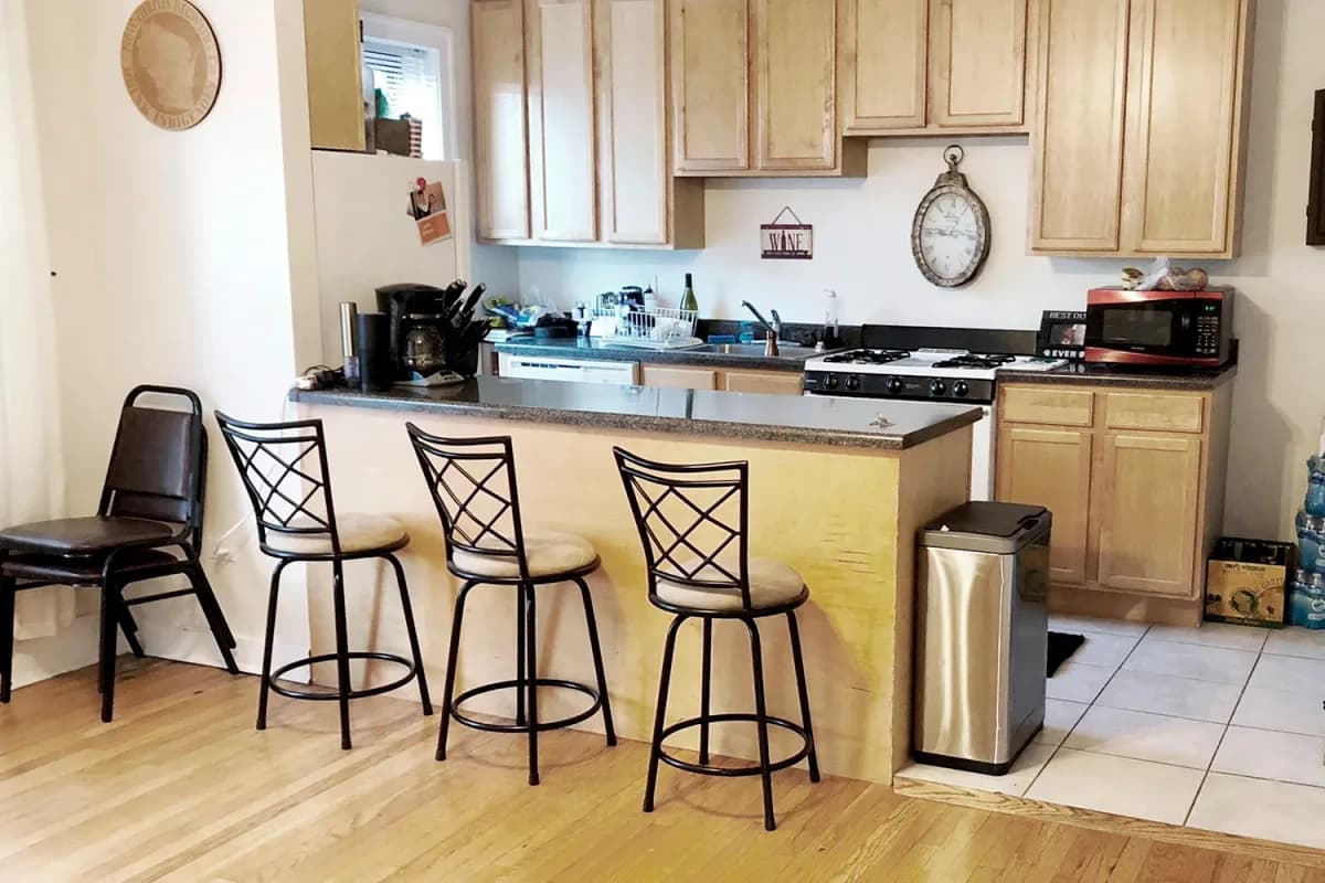 3325 N. Lakewood Ave, Apt 3 — photo 2