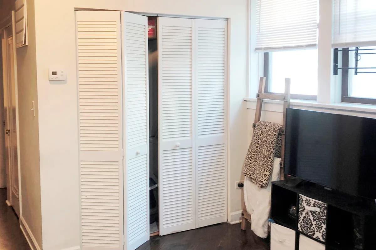 3325 N. Lakewood Ave, Apt G — louvered bi-fold storage closet