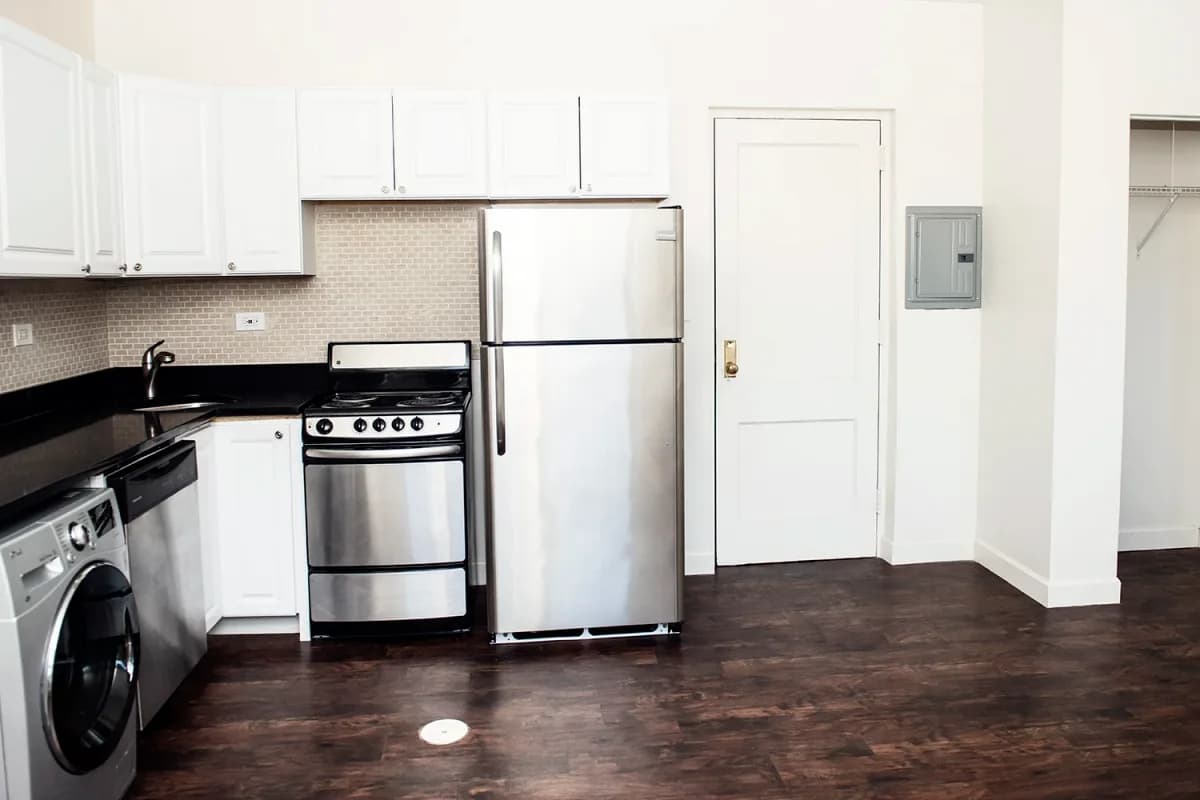 3345-47 N. Marshfield Ave, Apt 103 — photo 2