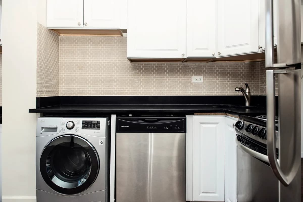 3345-47 N. Marshfield Ave, Apt 103 — photo 4
