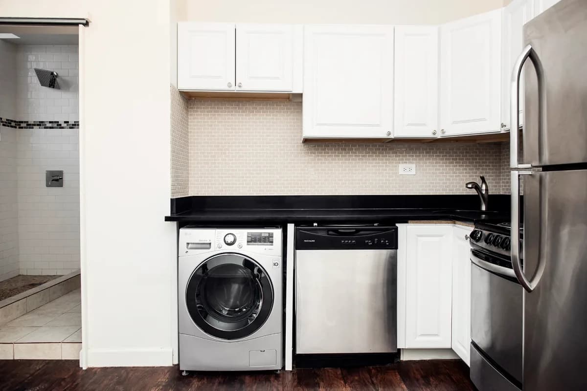 3345-47 N. Marshfield Ave, Apt 103 — photo 5