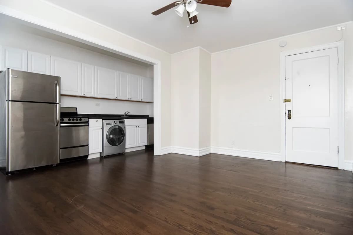 3345-47 N. Marshfield Ave, Apt 104 — photo 2
