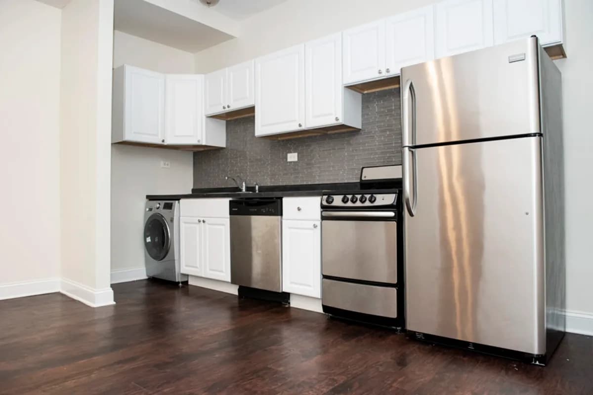 3345-47 N. Marshfield Ave, Apt 105 — photo 2