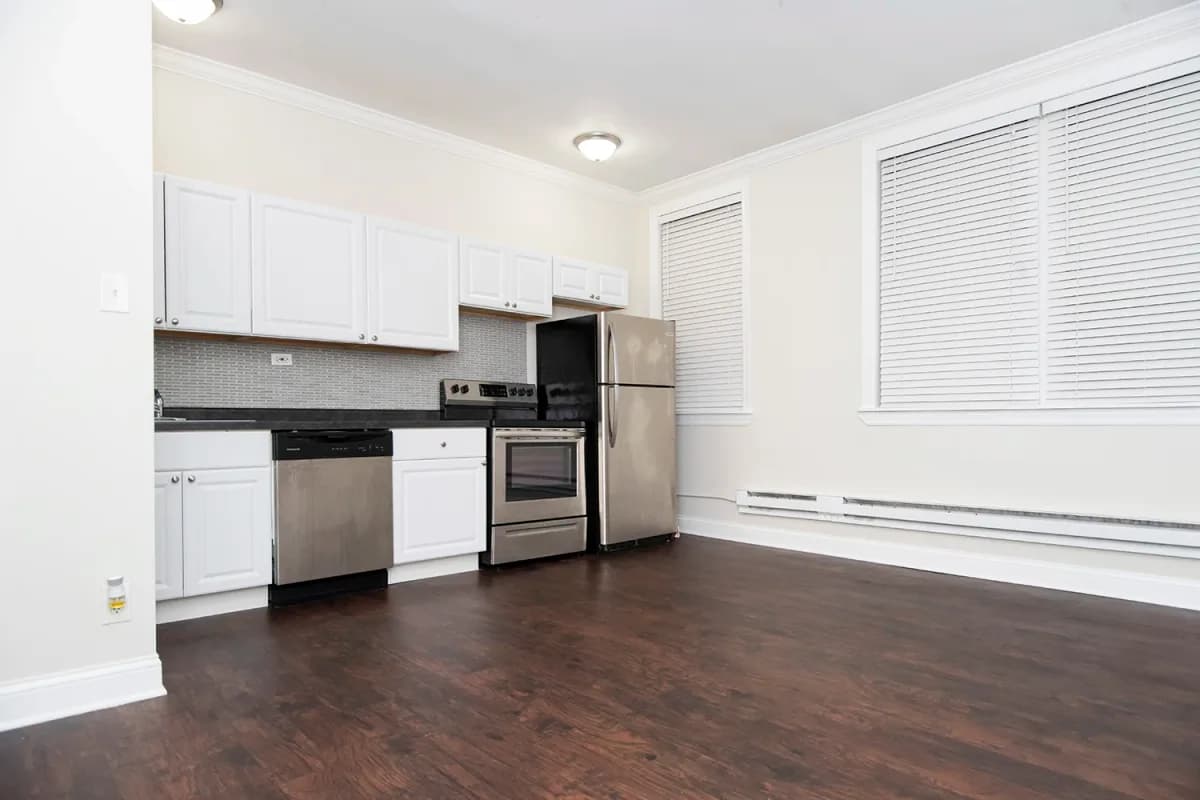 3345-47 N. Marshfield Ave, Apt 108 — photo 4