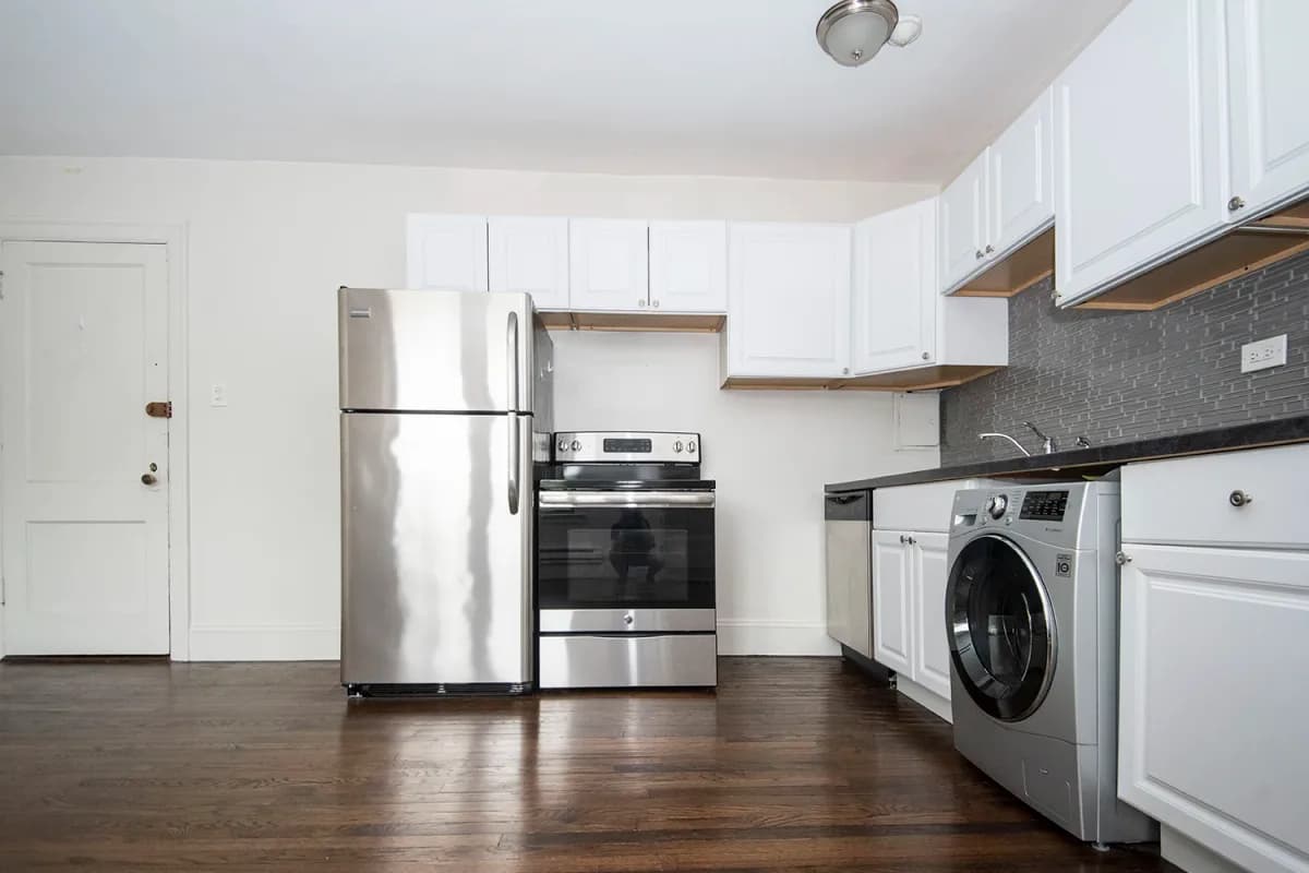 3345-47 N. Marshfield Ave, Apt 202 — photo 3