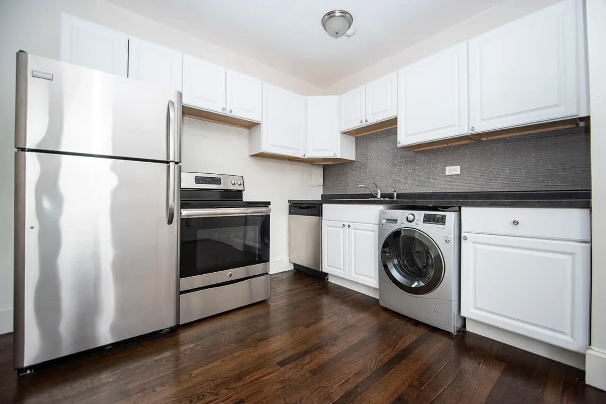 3345-47 N. Marshfield Ave, Apt 202 — photo 5