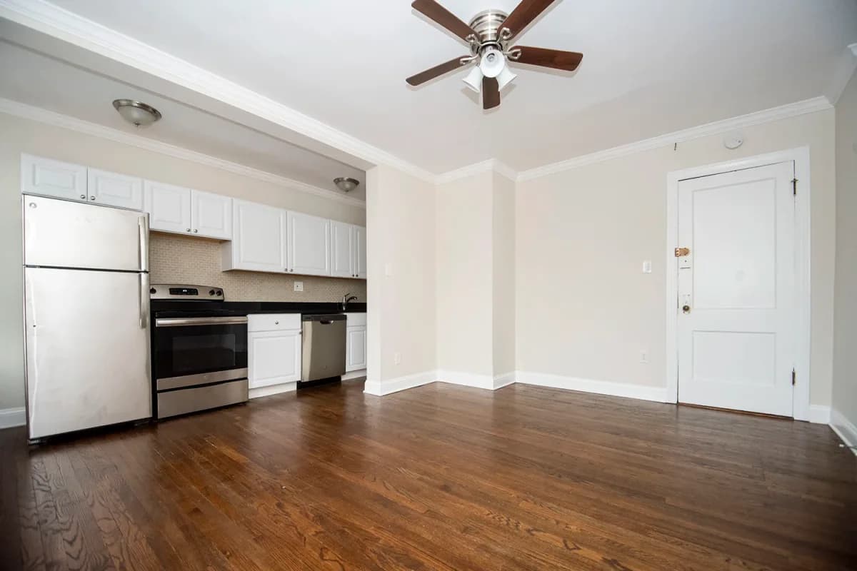 3345-47 N. Marshfield Ave, Apt 205 — photo 2