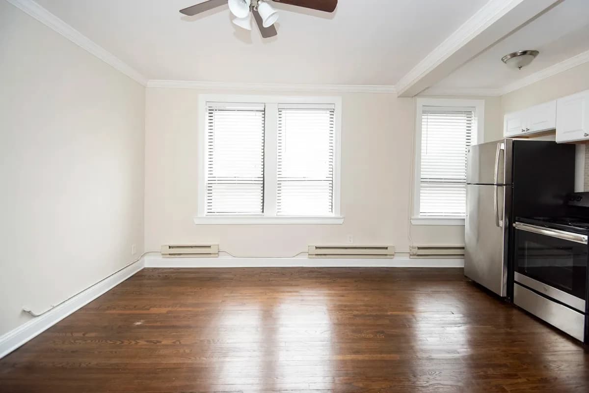3345-47 N. Marshfield Ave, Apt 205 — photo 4