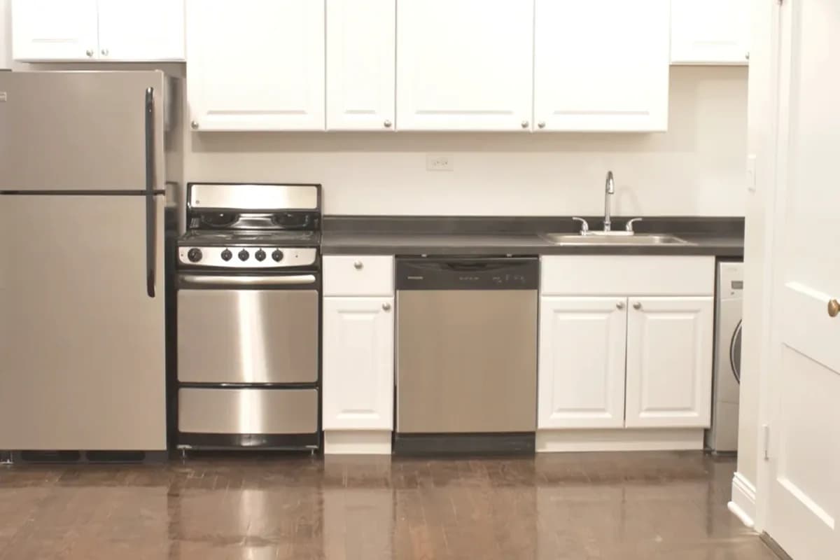 3345-47 N. Marshfield Ave, Apt 206 — photo 1