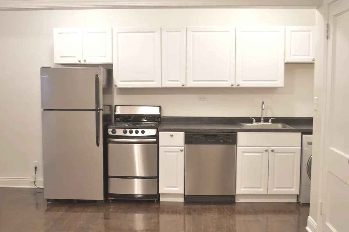 3345-47 N. Marshfield Ave, Apt 206 — photo 2