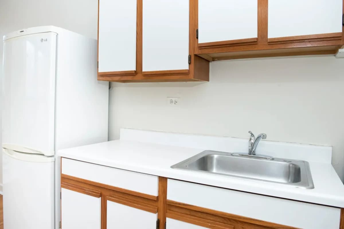 3345-47 N. Marshfield Ave, Apt 208 — photo 2