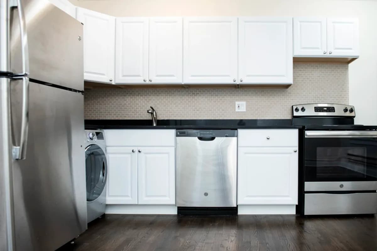 3345-47 N. Marshfield Ave, Apt 209 — photo 5