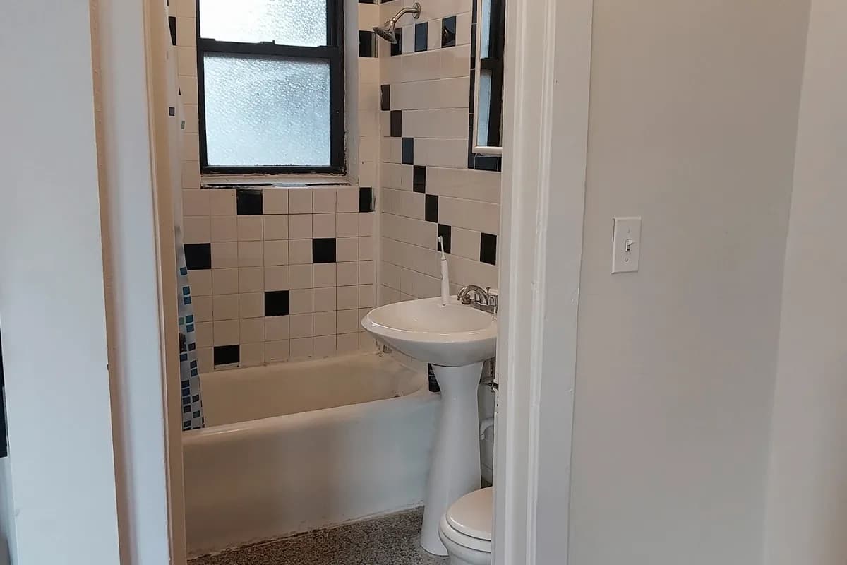 3345-47 N. Marshfield Ave, Apt 210 — photo 4