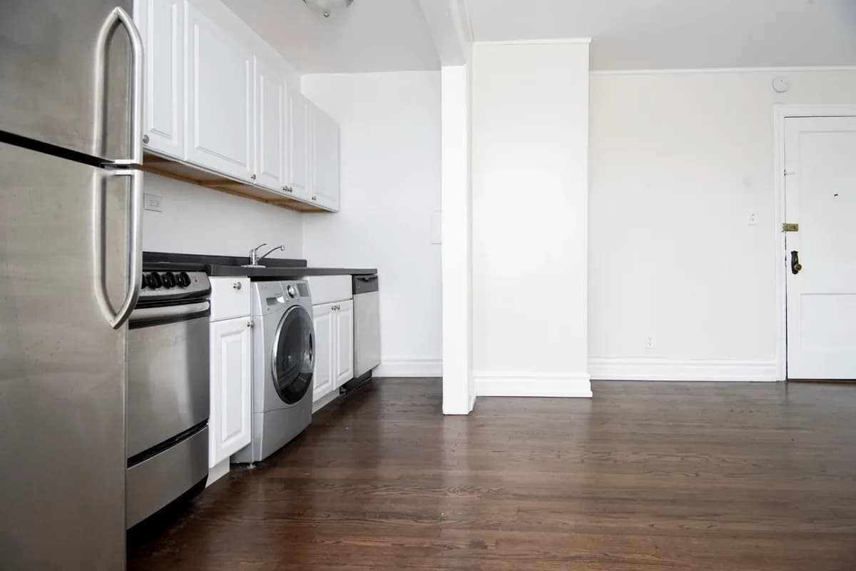 3345-47 N. Marshfield Ave, Apt 301 — photo 2