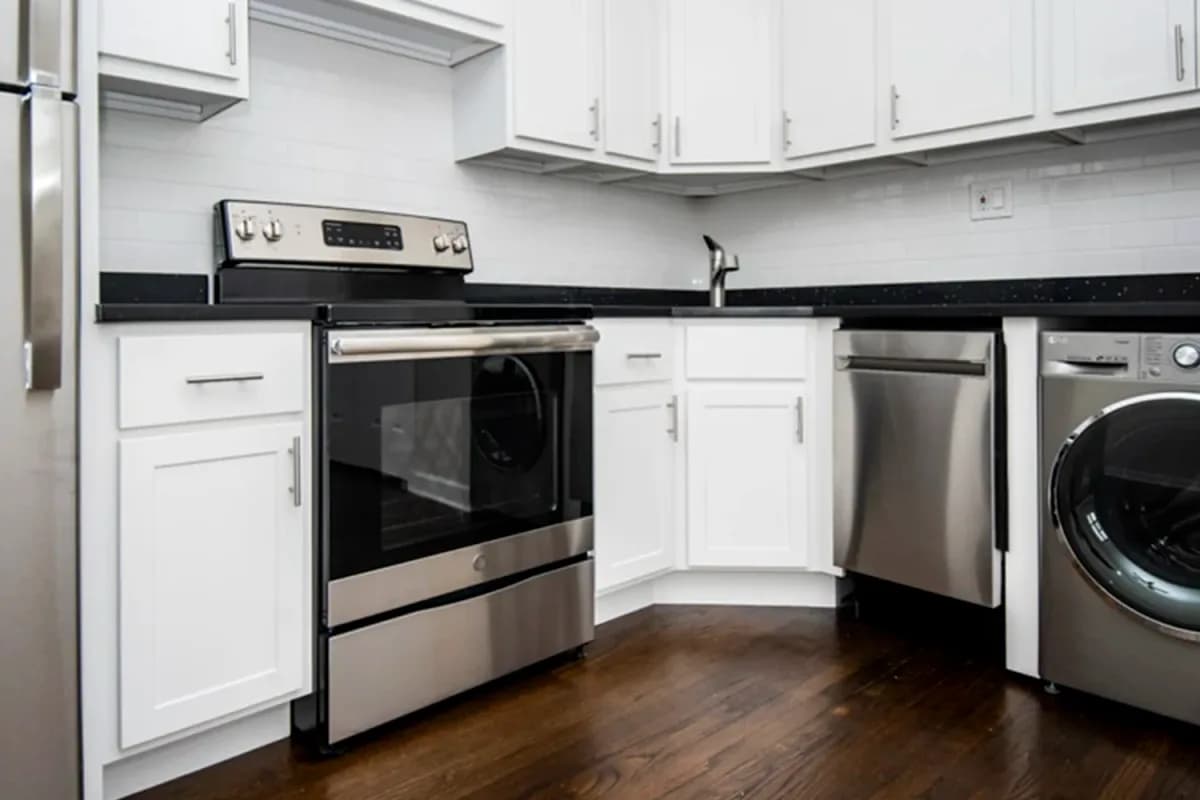 3345-47 N. Marshfield Ave, Apt 302 — photo 1