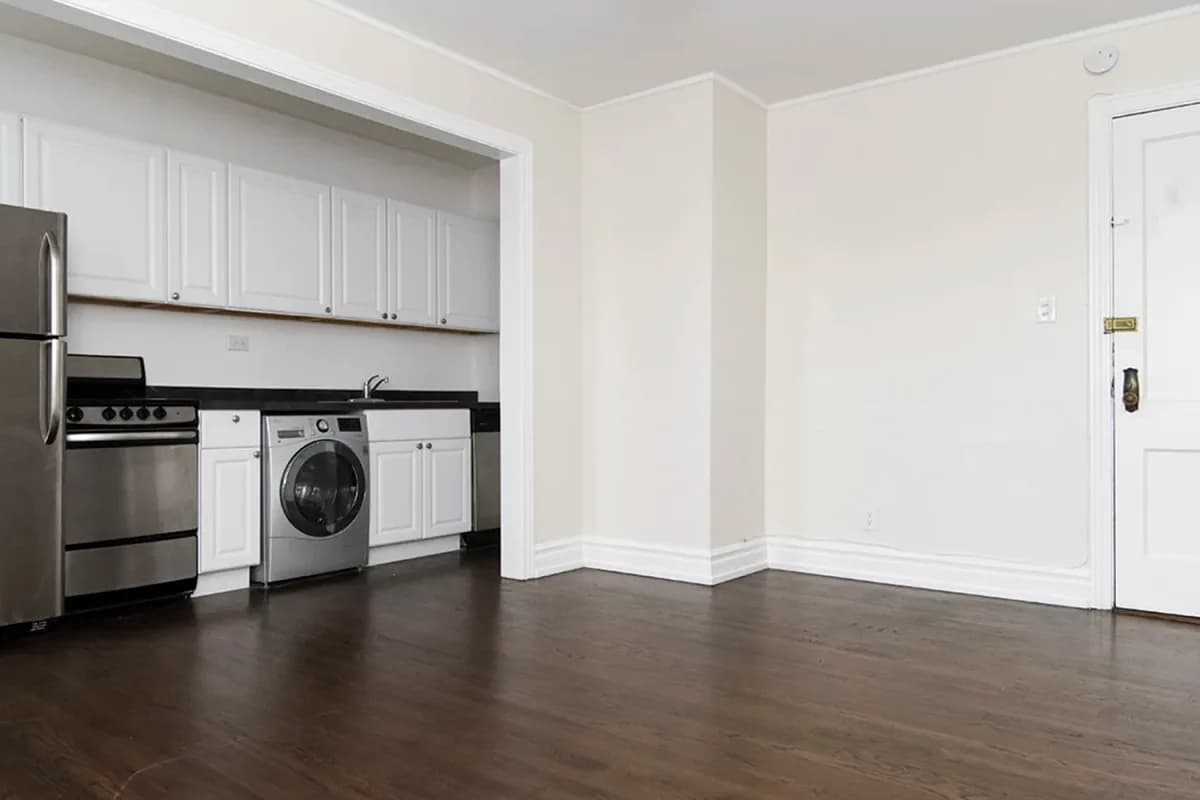 3345-47 N. Marshfield Ave, Apt 303 — photo 1