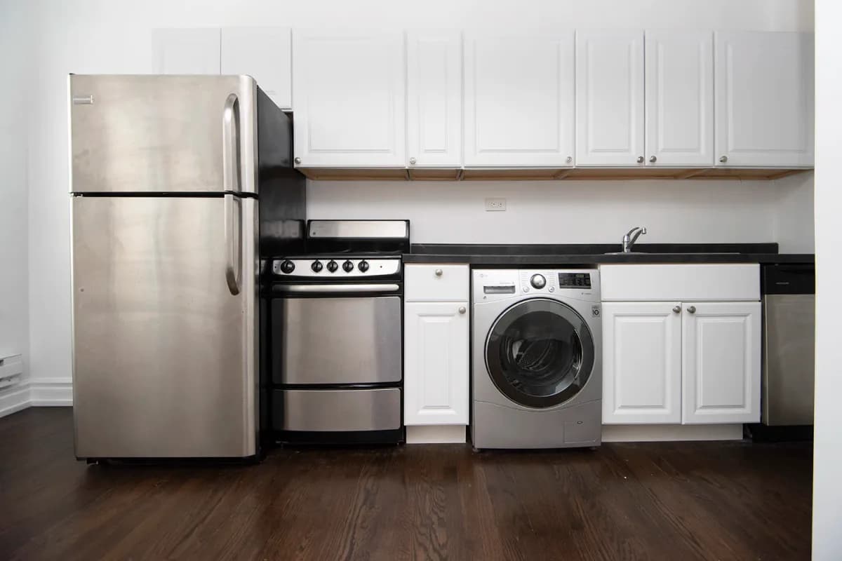 3345-47 N. Marshfield Ave, Apt 303 — photo 3